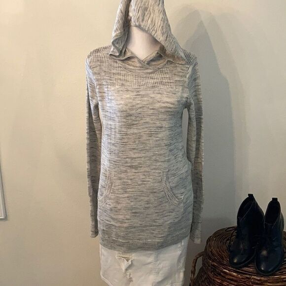 Dakini NWOT szXS heathered grey LS hoodie w/ front pockets & thumb hole sleeves - Picture 2 of 13